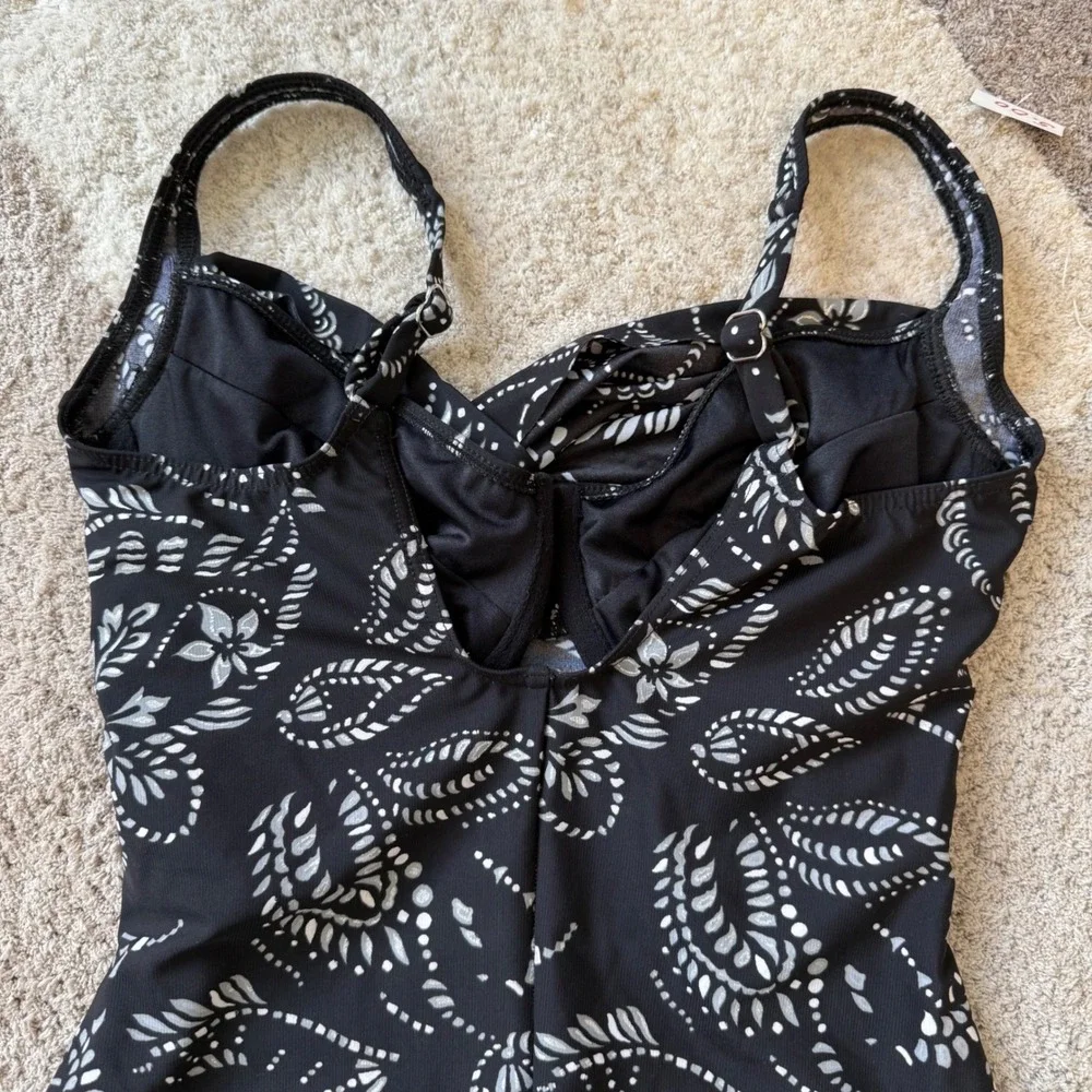 Miraclesuit Womens Black White Paisley Floral One Piece Swimsuit Ruching 10